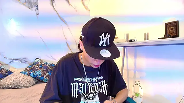 Snapshot of XanderGrey8 chatting on February 25, 2026, 7:03 pm XanderGrey8 online show from February 25, 2026, 7:03 pm