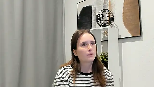 GenevieNyreen online show from January 15, 2026, 7:23 am