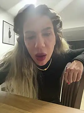 Missolevelvet online show from February 9, 2026, 10:52 pm