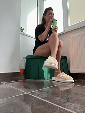 Snapshot of Missolevelvet chatting on March 25, 2026, 9:19 am Missolevelvet online show from March 25, 2026, 9:19 am