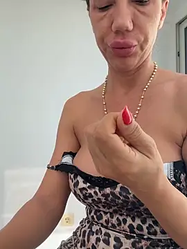 Snapshot of Missolevelvet chatting on April 15, 2026, 7:25 am Missolevelvet online show from April 15, 2026, 7:25 am