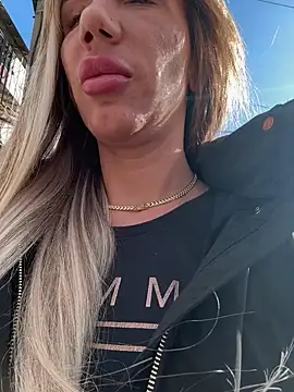 Snapshot of Missolevelvet chatting on April 3, 2026, 2:01 pm Missolevelvet online show from April 3, 2026, 2:01 pm