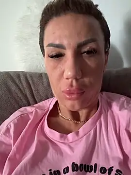 Snapshot of Missolevelvet chatting on April 11, 2026, 7:45 am Missolevelvet online show from April 11, 2026, 7:45 am