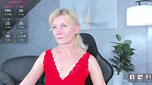 Snapshot of Julie_Lucas chatting on June 10, 2026, 12:01 am Julie Lucas online show from June 10, 2026, 12:01 am