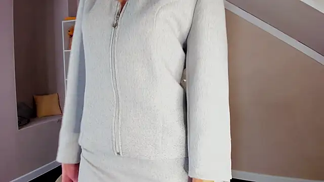 Julie Lucas online show from March 14, 2026, 12:49 am