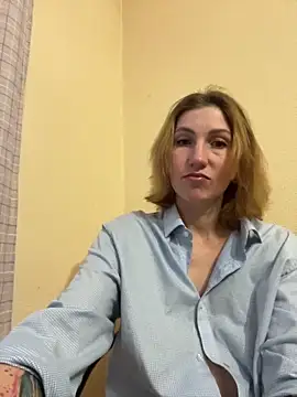 Snapshot of _Crystal_2 chatting on February 11, 2026, 3:12 pm Crystal 2 online show from February 11, 2026, 3:12 pm