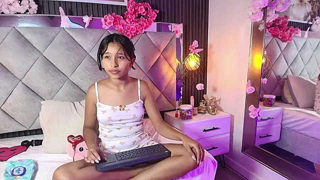 Real virgin Pussy online show from February 15, 2026, 5:41 am