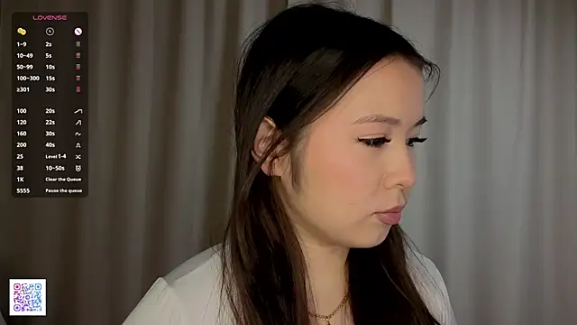 Snapshot of CarmanHenning chatting on February 5, 2026, 4:30 am CarmanHenning online show from February 5, 2026, 4:30 am