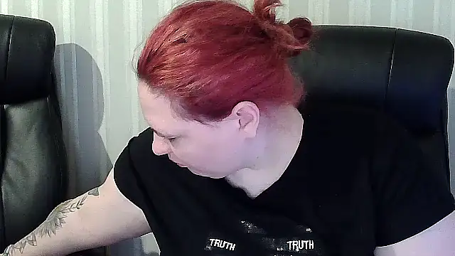 Snapshot of OskaAh chatting on January 14, 2026, 3:15 pm OskaAh online show from January 14, 2026, 3:15 pm