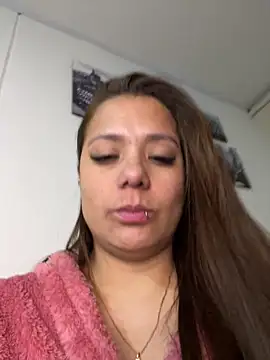 Pretty  Milf online show from April 15, 2026, 6:19 am