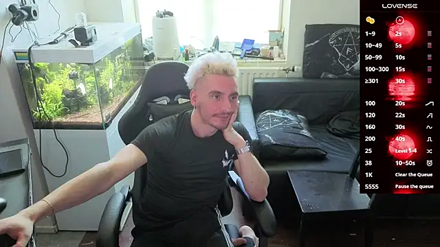 Rayzel White online show from April 7, 2026, 11:12 am