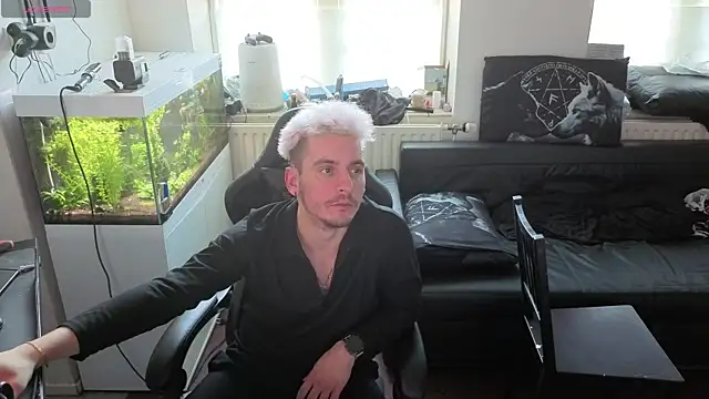 Rayzel White online show from March 19, 2026, 3:34 pm