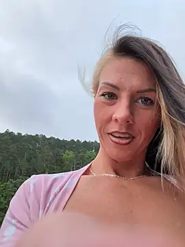 tastemecaroline online show from April 15, 2026, 11:49 am