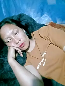 Snapshot of Diana-02 chatting on April 22, 2026, 1:07 pm Diana-02 online show from April 22, 2026, 1:07 pm