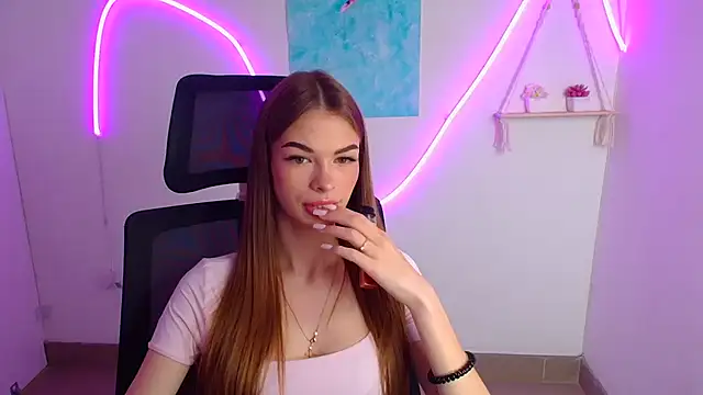 Snapshot of Lina_Loveuu chatting on May 17, 2026, 11:21 am Lina Loveuu online show from May 17, 2026, 11:21 am
