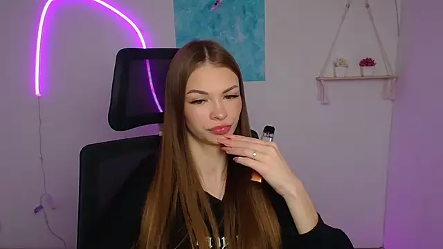 Snapshot of Lina_Loveuu chatting on April 21, 2026, 11:28 am Lina Loveuu online show from April 21, 2026, 11:28 am
