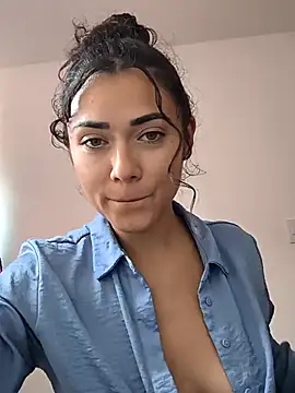 Freyarosse online show from February 12, 2026, 8:19 pm