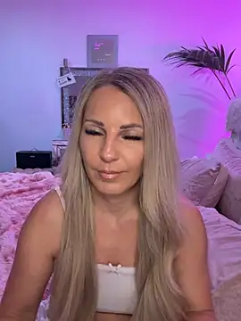 JulieSol online show from April 12, 2026, 5:54 am