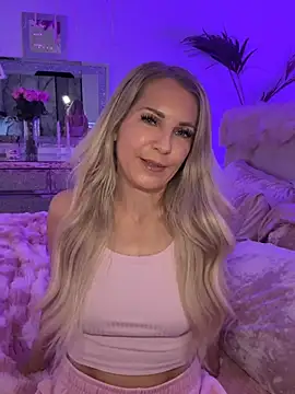 JulieSol online show from February 13, 2026, 8:36 am