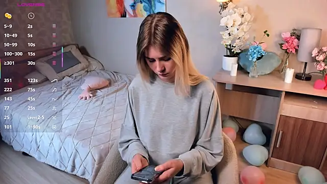 LuanaFincel online show from February 24, 2026, 1:06 am