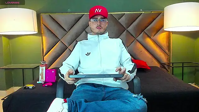 Salvattore Muller online show from February 28, 2026, 11:48 pm