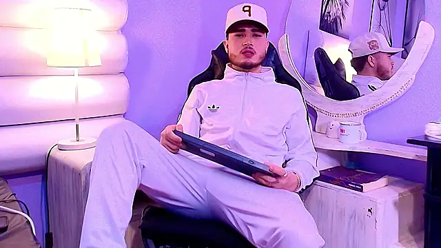 Salvattore Muller online show from February 7, 2026, 7:44 pm