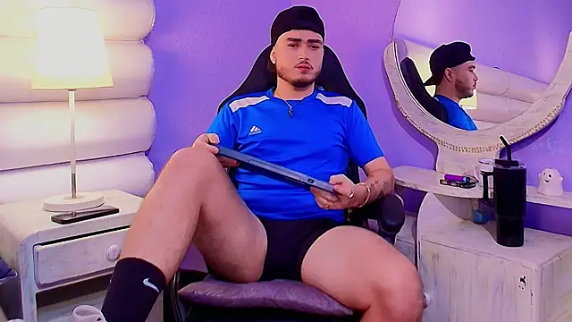 Salvattore Muller online show from February 3, 2026, 2:32 am