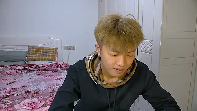 Chocolates-001 online show from February 5, 2026, 11:06 am