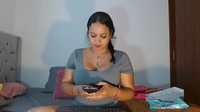 celeneortii online show from April 6, 2026, 9:16 pm