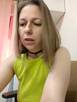 Snapshot of AdaJoy chatting on April 26, 2026, 11:07 am AdaJoy online show from April 26, 2026, 11:07 am
