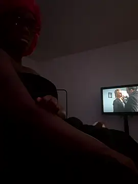 Snapshot of icelyne_2001 chatting on January 14, 2026, 12:14 am icelyne 2001 online show from January 14, 2026, 12:14 am