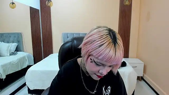 Snapshot of Bela_Craxkerr chatting on May 13, 2026, 12:45 pm Bela Craxkerr online show from May 13, 2026, 12:45 pm