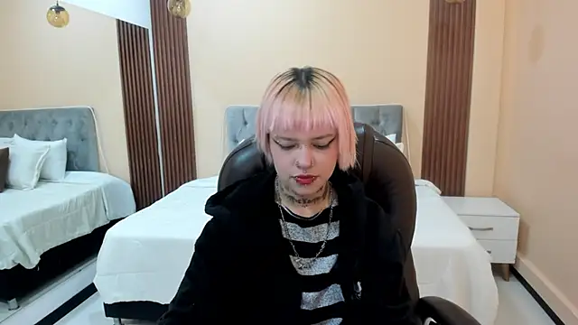 Snapshot of Bela_Craxkerr chatting on May 15, 2026, 12:47 pm Bela Craxkerr online show from May 15, 2026, 12:47 pm