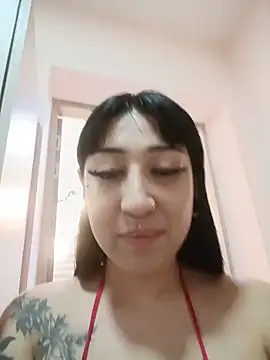 Snapshot of KomiCatt chatting on May 17, 2026, 6:41 pm KomiCatt online show from May 17, 2026, 6:41 pm