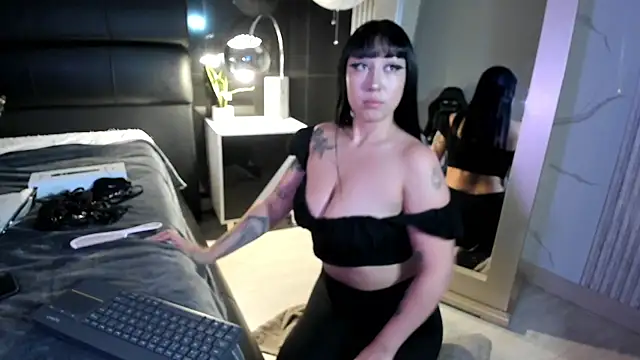 KomiCatt online show from February 17, 2026, 12:02 pm