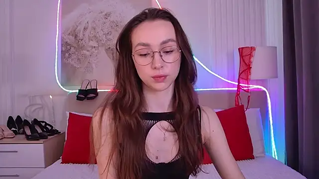 Snapshot of Emily_Simon chatting on June 6, 2026, 5:12 am Emily Simon online show from June 6, 2026, 5:12 am