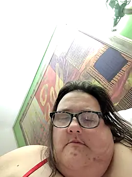 luvbug28 online show from March 13, 2026, 10:04 pm