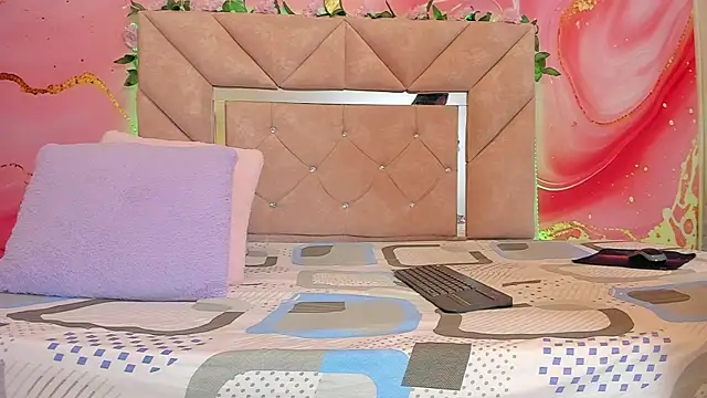 sweet  luna   online show from February 25, 2026, 11:10 am