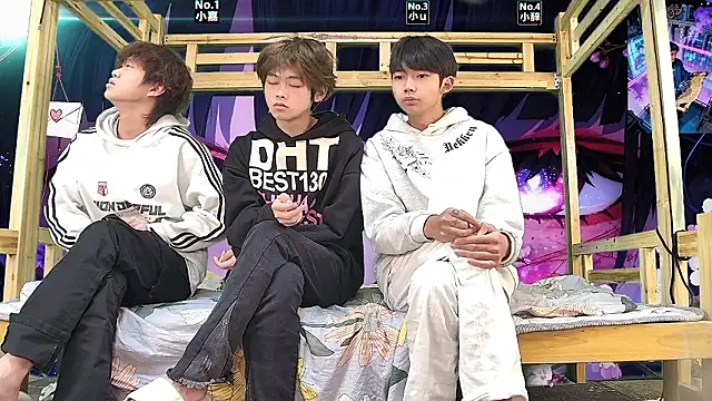 xiaohuangren01 online show from March 18, 2026, 1:09 am