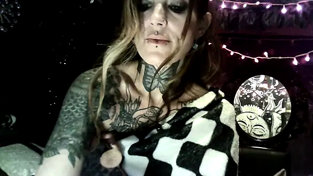 allymoon1369 online show from April 1, 2026, 1:41 pm