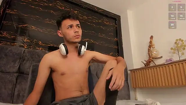 Snapshot of Alhan_Twink chatting on February 5, 2026, 8:48 pm Alhan Twink online show from February 5, 2026, 8:48 pm