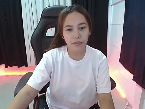 Bellashoweey online show from March 17, 2026, 10:02 pm