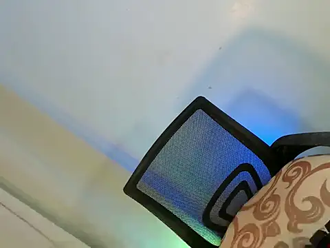 Snapshot of touch_my_body1 chatting on February 7, 2026, 12:51 am touch my body1 online show from February 7, 2026, 12:51 am