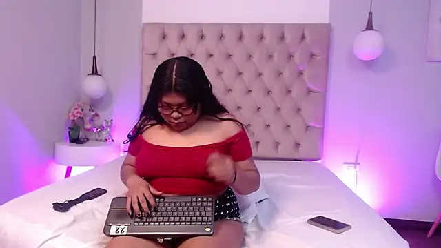 Kiri Black  online show from February 3, 2026, 3:26 am