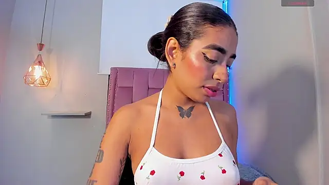 Snapshot of Scarlet_Vixen_ chatting on May 20, 2026, 3:47 am Scarlet Vixen online show from May 20, 2026, 3:47 am