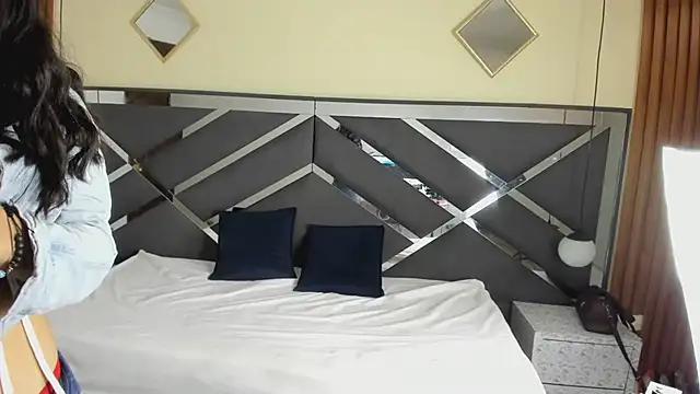 Ambarross  online show from February 28, 2026, 2:06 pm