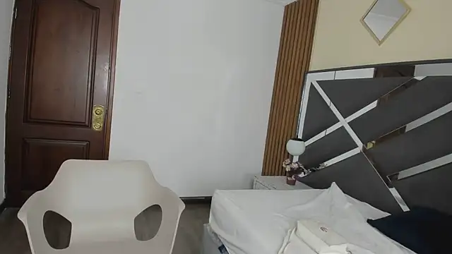 Ambarross  online show from February 10, 2026, 1:10 pm