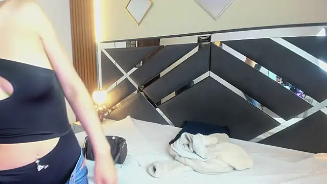 Ambarross  online show from March 21, 2026, 12:53 pm