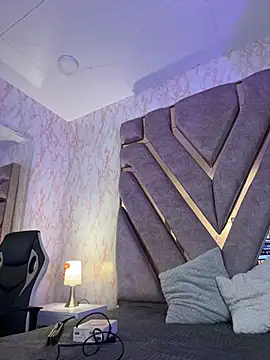 elodie rouge online show from March 30, 2026, 11:44 am