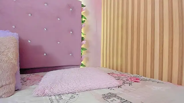 Snapshot of lovely__kiss__ chatting on June 1, 2026, 6:18 pm lovely kiss online show from June 1, 2026, 6:18 pm